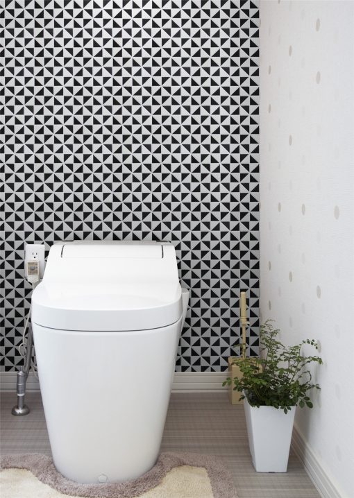 TR2-MW-MW-B_9 windmill pattern triangle tile bathroom wall design