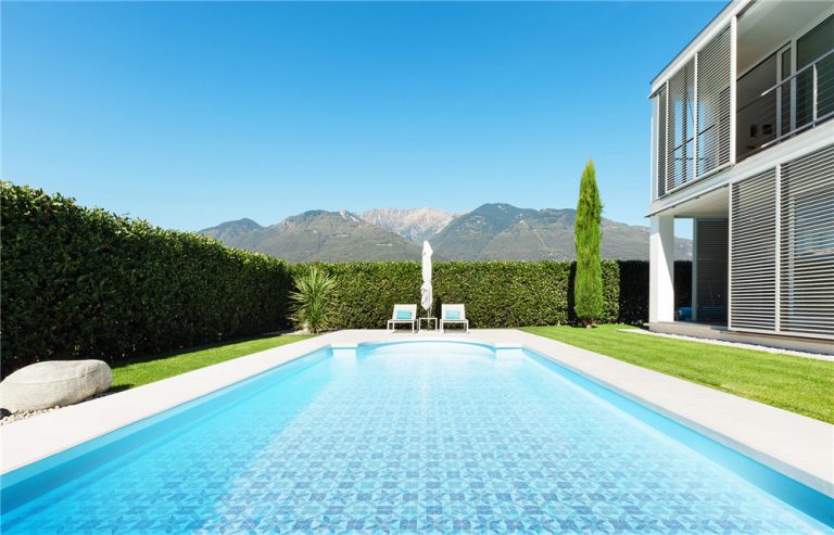triangle swimming pool