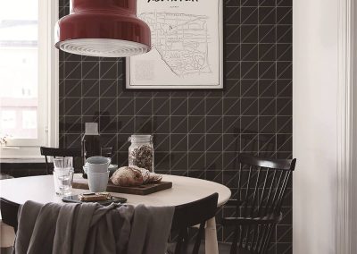 T4-GB-PL_glossy black geometric triangle tile used in kitchen wall decor
