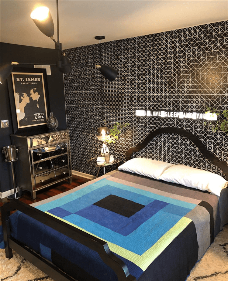 Awesome bedroom design with black wall decor (4)