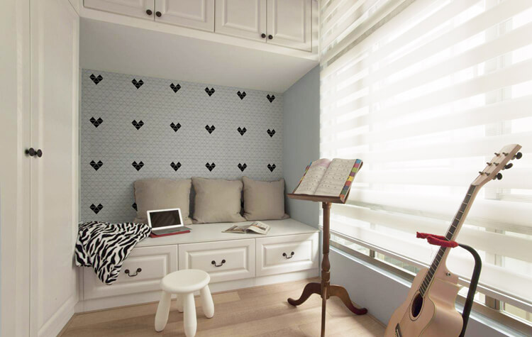 Use multifunctional furniture design for small bedroom