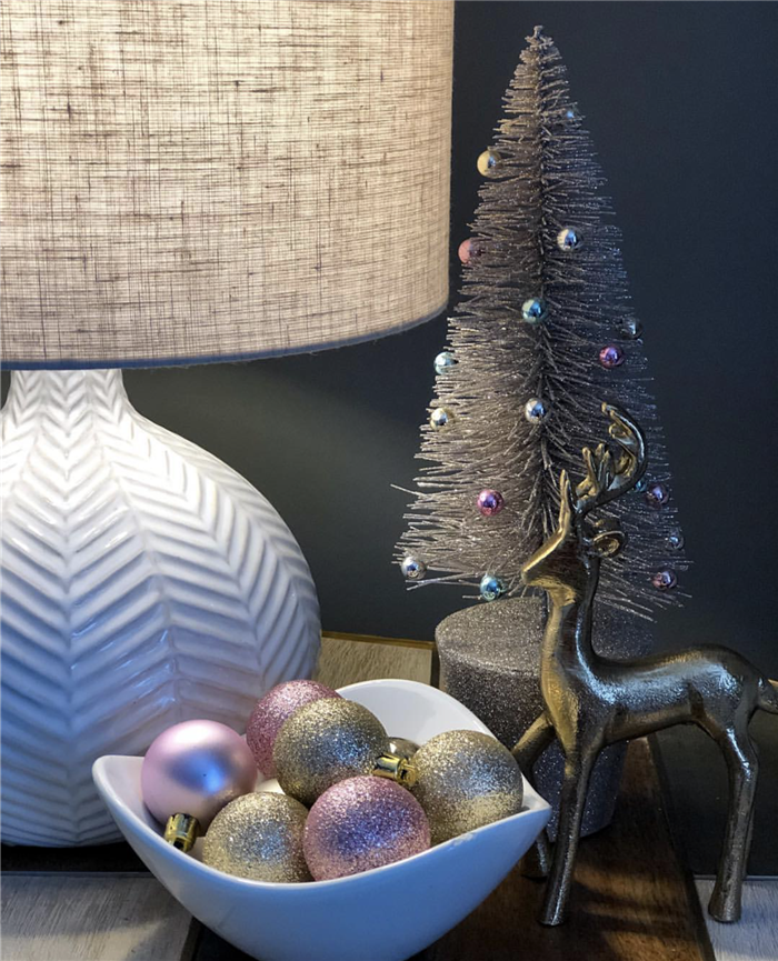 Bring Cheer Into Your Bedroom_ christmas decoration ideas for home (2)